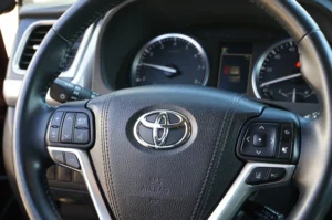 2017 Toyota Highlander XLE stock 260426 photo 17