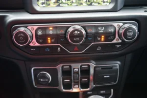2023 Jeep Wrangler 4xe Sahara stock 251116D photo 25