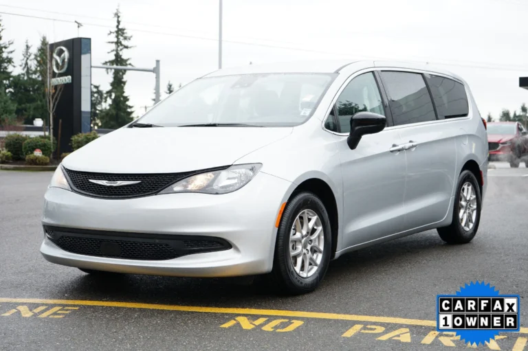 2024 Chrysler Voyager LX