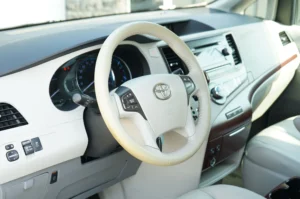 Used 2012 Toyota Sienna XLE for sale in Lynnwood, WA — photo 10