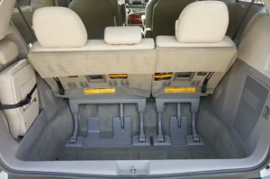 Used 2012 Toyota Sienna XLE for sale in Lynnwood, WA — photo 24
