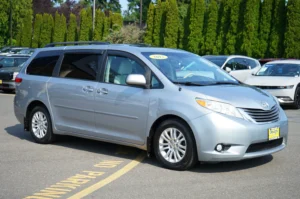 Used 2012 Toyota Sienna XLE for sale in Lynnwood, WA — photo 4