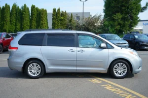 Used 2012 Toyota Sienna XLE for sale in Lynnwood, WA — photo 5