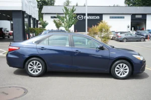Used 2016 Toyota Camry Hybrid LE for sale in Lynnwood, WA — photo 2