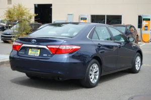 Used 2016 Toyota Camry Hybrid LE for sale in Lynnwood, WA — photo 3