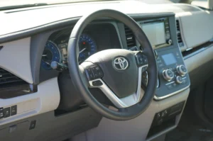 Used 2018 Toyota Sienna XLE for sale in Lynnwood, WA — photo 10