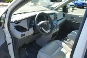 Used 2018 Toyota Sienna XLE for sale in Lynnwood, WA — photo 11
