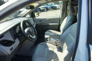 Used 2018 Toyota Sienna XLE for sale in Lynnwood, WA — photo 12