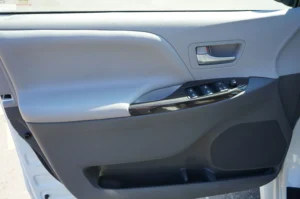 Used 2018 Toyota Sienna XLE for sale in Lynnwood, WA — photo 14