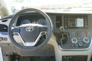 Used 2018 Toyota Sienna XLE for sale in Lynnwood, WA — photo 20
