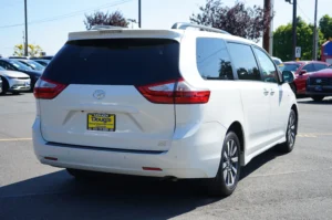 Used 2018 Toyota Sienna XLE for sale in Lynnwood, WA — photo 5