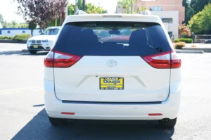 Used 2018 Toyota Sienna XLE for sale in Lynnwood, WA — photo 6