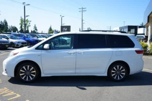 Used 2018 Toyota Sienna XLE for sale in Lynnwood, WA — photo 8