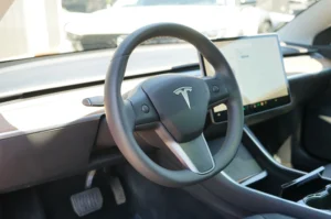 Used 2020 Tesla Model 3 Standard Range Plus for sale in Lynnwood, WA — photo 3