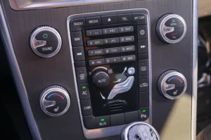 Used 2015 Volvo XC60 T6 for sale in Lynnwood, WA — photo 28