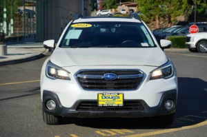 Used 2018 Subaru Outback 2.5i Premium for sale in Lynnwood, WA — photo 2