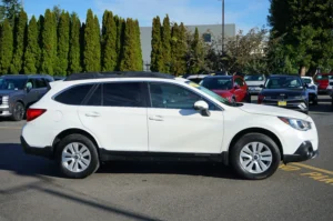 Used 2018 Subaru Outback 2.5i Premium for sale in Lynnwood, WA — photo 5