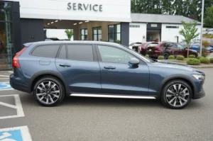 Used 2026 Volvo V60 Cross Country Ultra for sale in Lynnwood, WA — photo 2