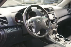 Used 2013 Toyota Highlander SE for sale in Lynnwood, WA — photo 17